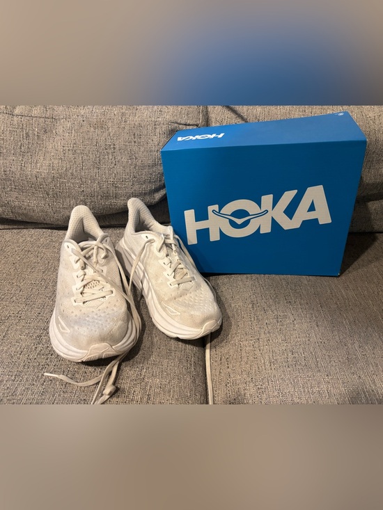 Hoka Shoes - HOKA Women’s Clifton 9 Size 5
